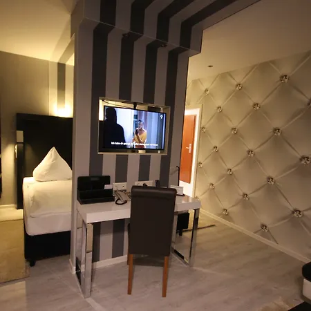 Sl'otel Budget Hotel 3*
